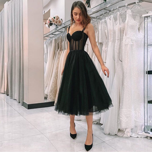 Vestido Negro Corto con Tirantes Ajustables - Image 2