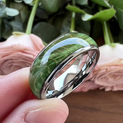 Anillo para Hombre con Veta de Madera Verde Elegante - Image 3