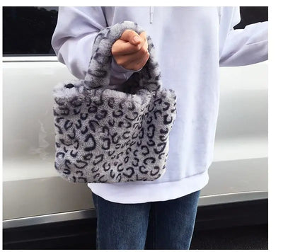 Bolso Messenger Leopardo Peluche con Cadena Ajustable - Image 4