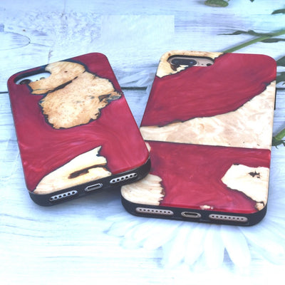 Funda de Teléfono en Madera y Resina Epoxi con Diseño de Moda - Image 7