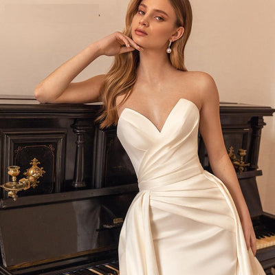 Vestido Satinado Ajustado con Espalda Descubierta y Tren Desmontable - Image 8