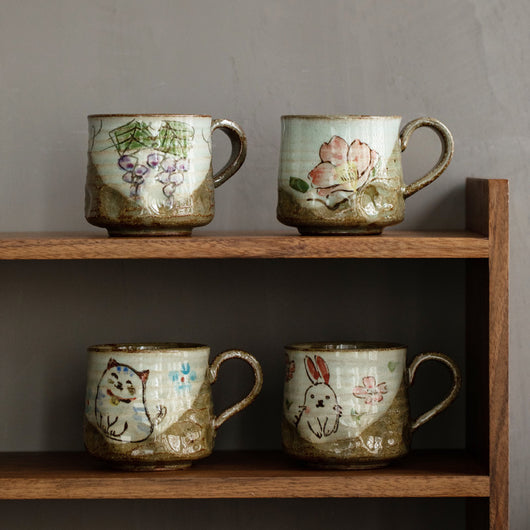 Taza Cerámica Artesanal Japonesa con Diseño Cartoon Pintado a Mano