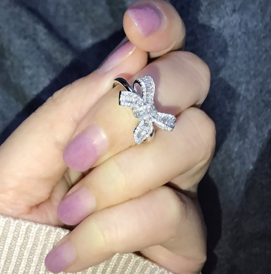 Anillo de Diamante Simulado con Moño - Joya de Lujo y Elegancia para Novia - Image 11