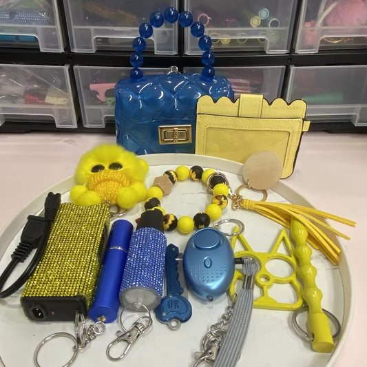 Set de 11 Llaveros Azules y Amarillos - Accesorios Coloridos y Prácticos - Image 2