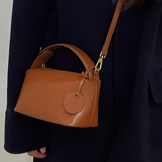 Bolso Bandolera de Textura Premium - Diseño Minimalista Versátil - Image 6
