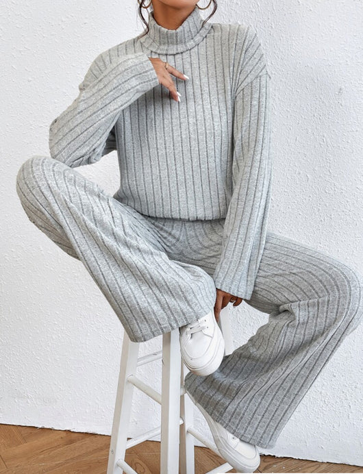 Conjunto Dos Piezas: Blusa Cuello Alto a Rayas y Pantalón Ancho Holgado - Image 14