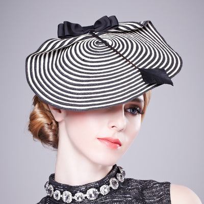 Sombrero de Ala Ancha Artesanal con Rayas Blancas y Negras - Accesorio Vintage Europeo - Image 4