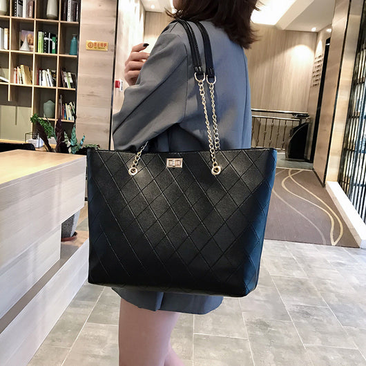 Bolso de Hombro con Cadena Elegante - Image 4