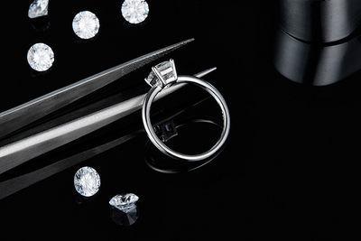 Anillo de Moissanita Rectangular Plata 925 con Baño de Platino para Mujer - Image 14