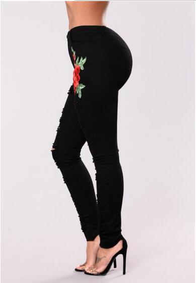 Pantalones Vaqueros Negros con Rotos y Bordados para Mujer - Image 9