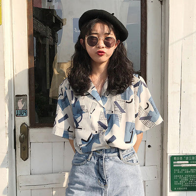 Camisa Retro Estilo Hong Kong con Estampado Vintage - Image 8