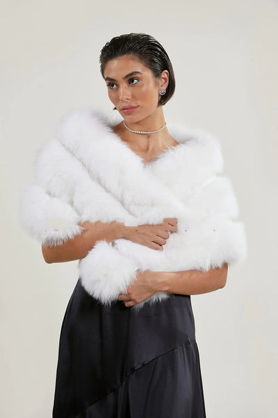 Chal Cálido para Mujer con Detalles de Piel Decorativa - Image 5