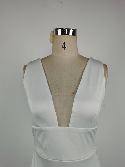 Vestido de Novia Elegante Escote V sin Mangas con Cola Larga - Image 14