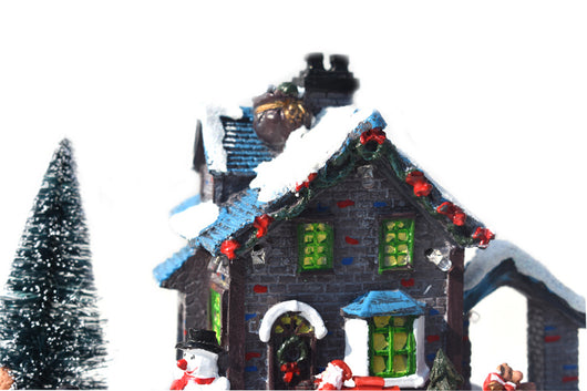 Casitas Navideñas Luminosas de Resina con Colores Vibrantes - Image 12