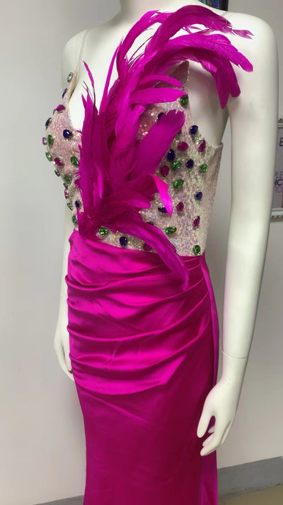 Vestido Ajustado con Detalles de Plumas y Cintura Alta - Image 18