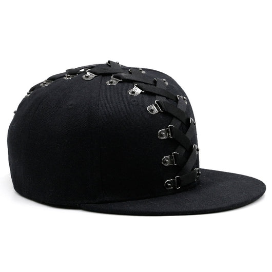 Gorra Punk Hip Hop con Visera Plana y Cinturón Tejido Remachado Unisex - Image 15