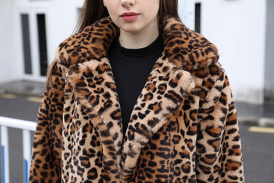 Abrigo Largo de Piel Sintética con Cuello de Conejo y Estampado Leopardo - Image 12