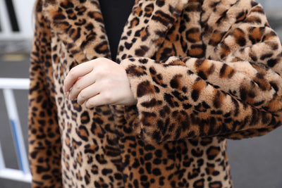Abrigo Largo de Piel Sintética con Cuello de Conejo y Estampado Leopardo - Image 13