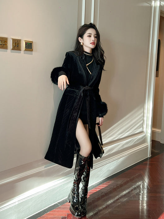 Abrigo Largo de Terciopelo Negro para Mujer - Image 16