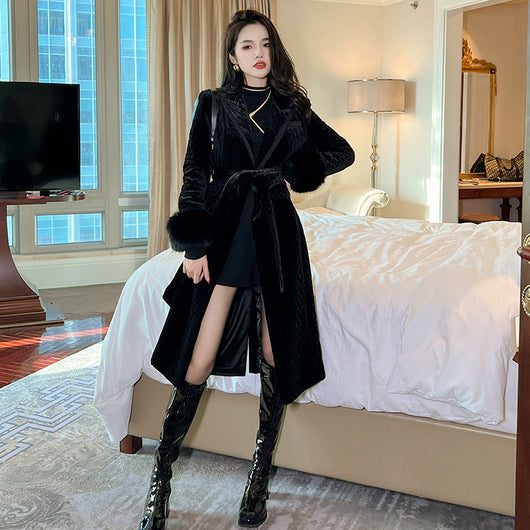 Abrigo Largo de Terciopelo Negro para Mujer - Image 19