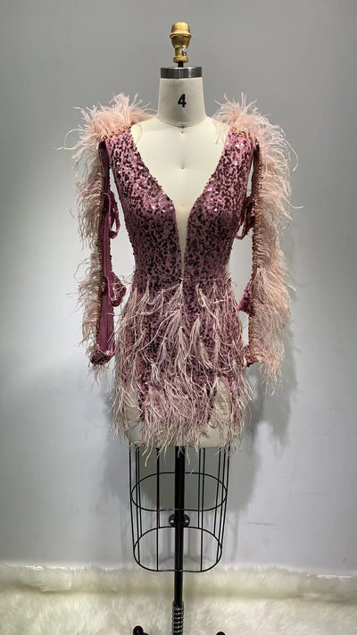 Vestido de Fiesta Ajustado con Lentejuelas y Plumas - Manga Larga Escotado - Image 10