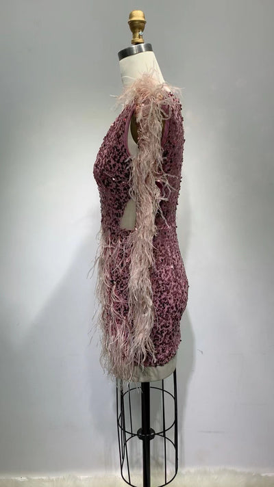 Vestido de Fiesta Ajustado con Lentejuelas y Plumas - Manga Larga Escotado - Image 11