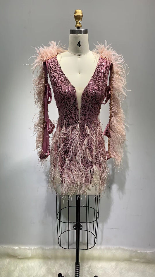 Vestido de Fiesta Ajustado con Lentejuelas y Plumas - Manga Larga Escotado - Image 18