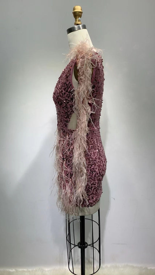 Vestido de Fiesta Ajustado con Lentejuelas y Plumas - Manga Larga Escotado - Image 19