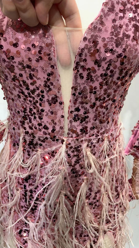 Vestido de Fiesta Ajustado con Lentejuelas y Plumas - Manga Larga Escotado - Image 22