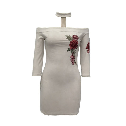 Vestido Corto de Gamuza con Cuello Choker y Hombros Descubiertos con Bordado de Rosas - Image 6