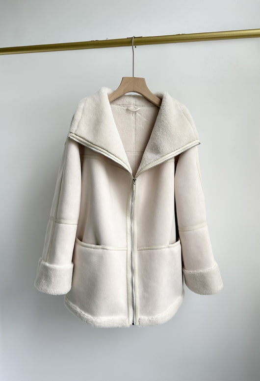 Abrigo de Cuero Nórdico para Mujer - Image 11