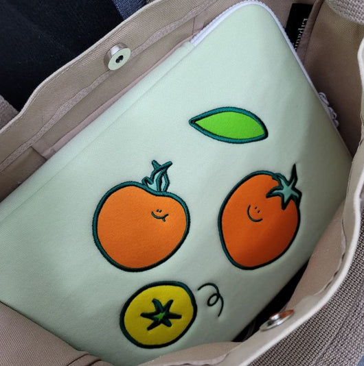 Funda de Tablet con Diseño Bordado de Tomate y Libreta Integrada - Image 11