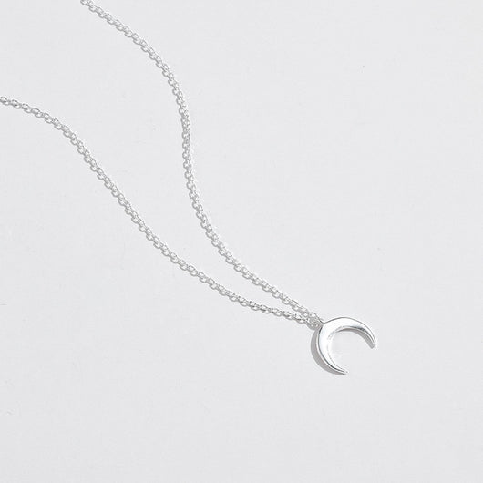 Collar Colgante Luna Minimalista en Plata de Ley - Image 14