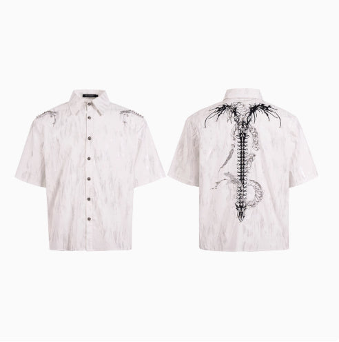 Camisa Blanca Manga Corta para Hombre con Hombreras Serpiente y Detalles Dorados - Image 4