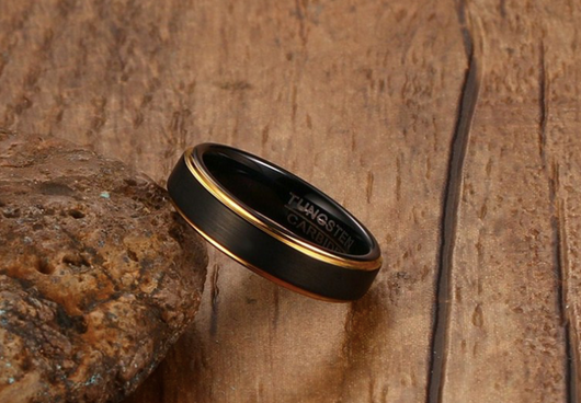Anillo de Acero Tungsteno 5MM Cepillado Negro y Oro - Image 2