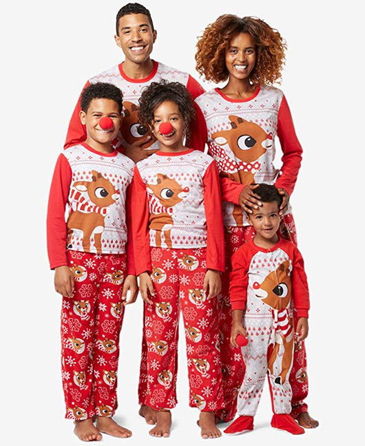 Family of five wearing matching red and white Christmas pajamas with reindeer and snowflake patterns. - Image 10