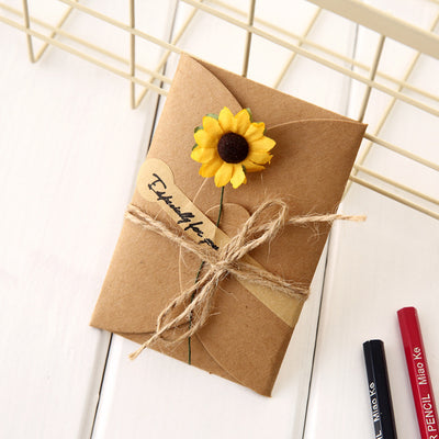Tarjeta de Felicitación Artesanal con Flores Secas de Kraft - Image 13