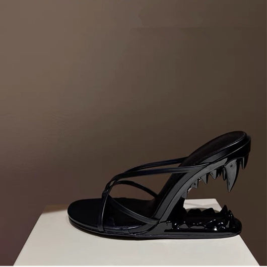 Sandalias de Tacón Alto con Detalles Metálicos Afilados - Image 11