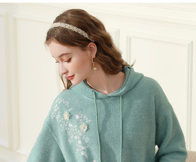 Suéter Holgado con Capucha y Bordado Sherry para Mujer - Image 11