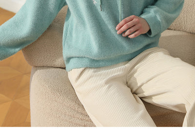 Suéter Holgado con Capucha y Bordado Sherry para Mujer - Image 12