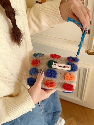 Bolso Bandolera Bucket de Peluche - Portátil y Versátil - Image 10