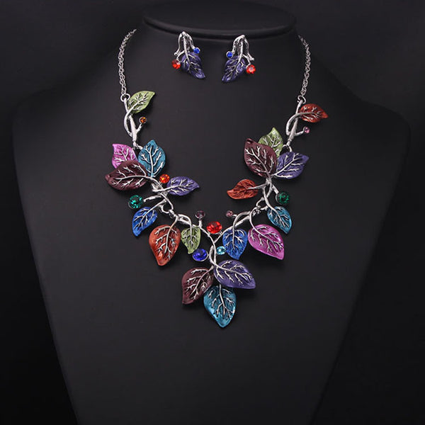 Juego de Joyas Elegantes con Hojas de Color - Collar Corto Escote Ilusión para Novia
