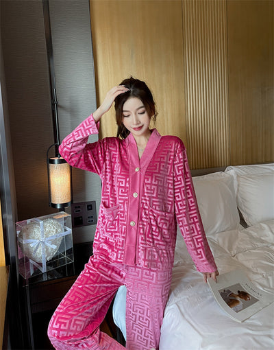 Pijama de Terciopelo Dorado para Mujer - Conjunto Elegante y Cómodo - Image 8