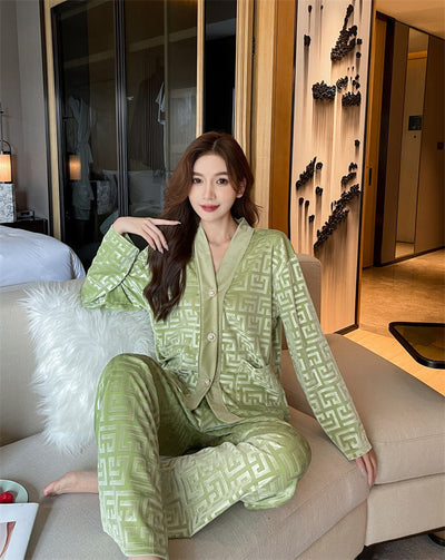 Pijama de Terciopelo Dorado para Mujer - Conjunto Elegante y Cómodo - Image 17