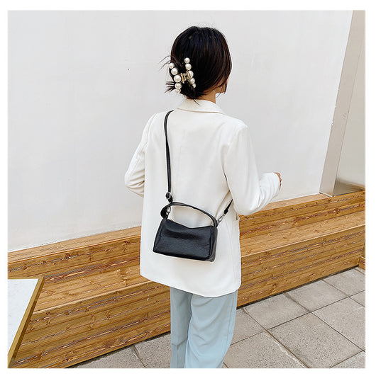 Bolso de Mano con Cadena Dorada - Diseño Versátil Primavera - Image 23