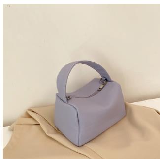 Bolso de Mano con Cadena Dorada - Diseño Versátil Primavera - Image 32