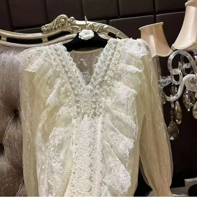 Blusa Artesanal de Encaje Multicapa con Perlas - Colección Primera Historia - Image 10