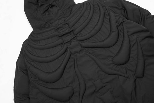 Chaqueta Acolchada con Capucha y Calavera Embosada para Hombre - Image 12