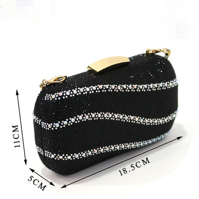 Conjunto Elegante: Bolso Azul Royal Cuadrado y Tacones Puntiagudos - Image 9