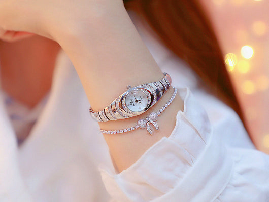 Reloj de Pulsera Dorado con Diamantes para Mujer - Elegancia y Lujo - Image 9